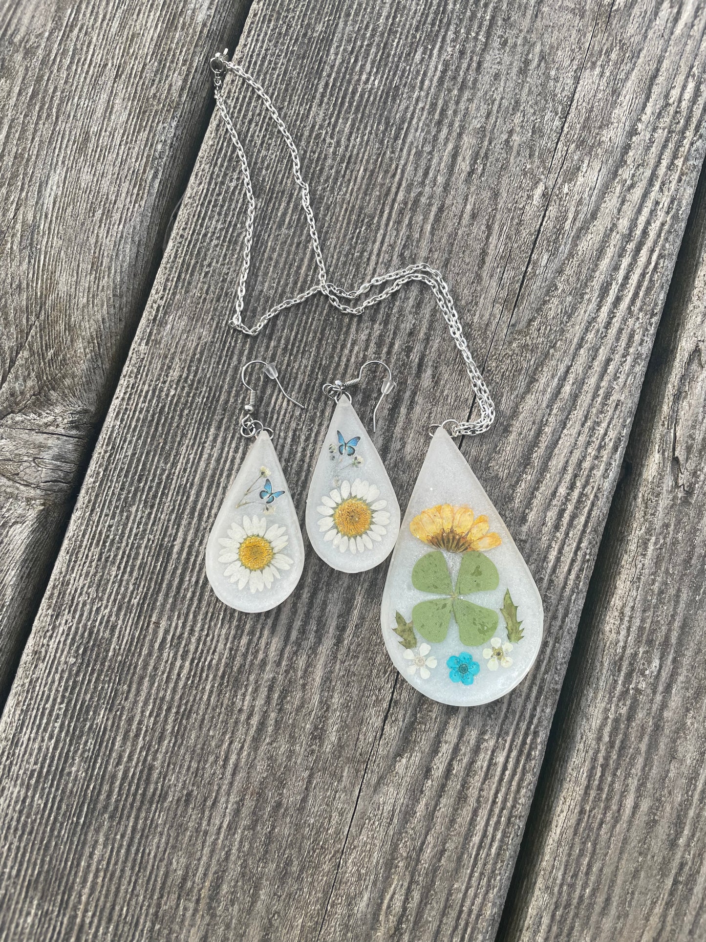 White Epoxy Clover & Flowers Earrings & Necklace