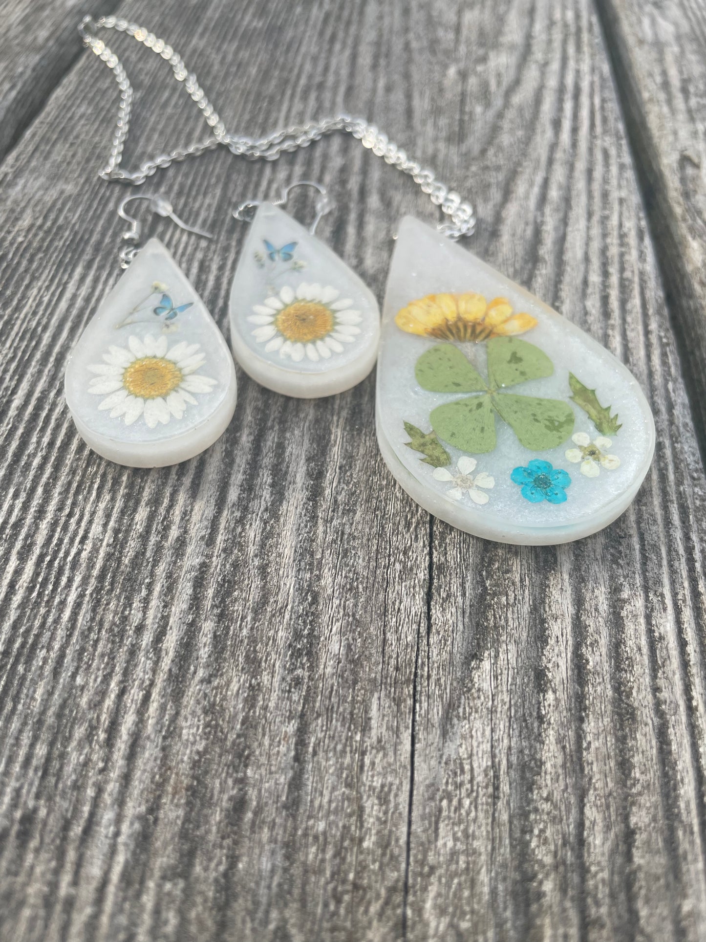 White Epoxy Clover & Flowers Earrings & Necklace